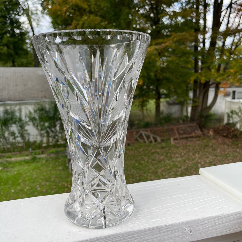 Vintage Heavy Lead Crystal 10 1/4in Tapered Vase Deep Diamond Cut‎ Scalloped Rim